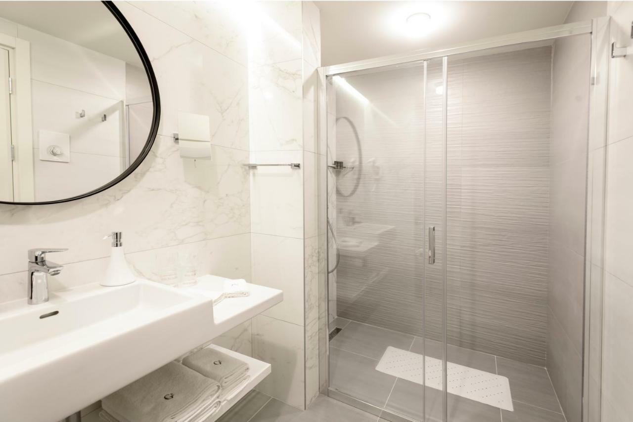 Hotel Gradska ツェティニェ エクステリア 写真